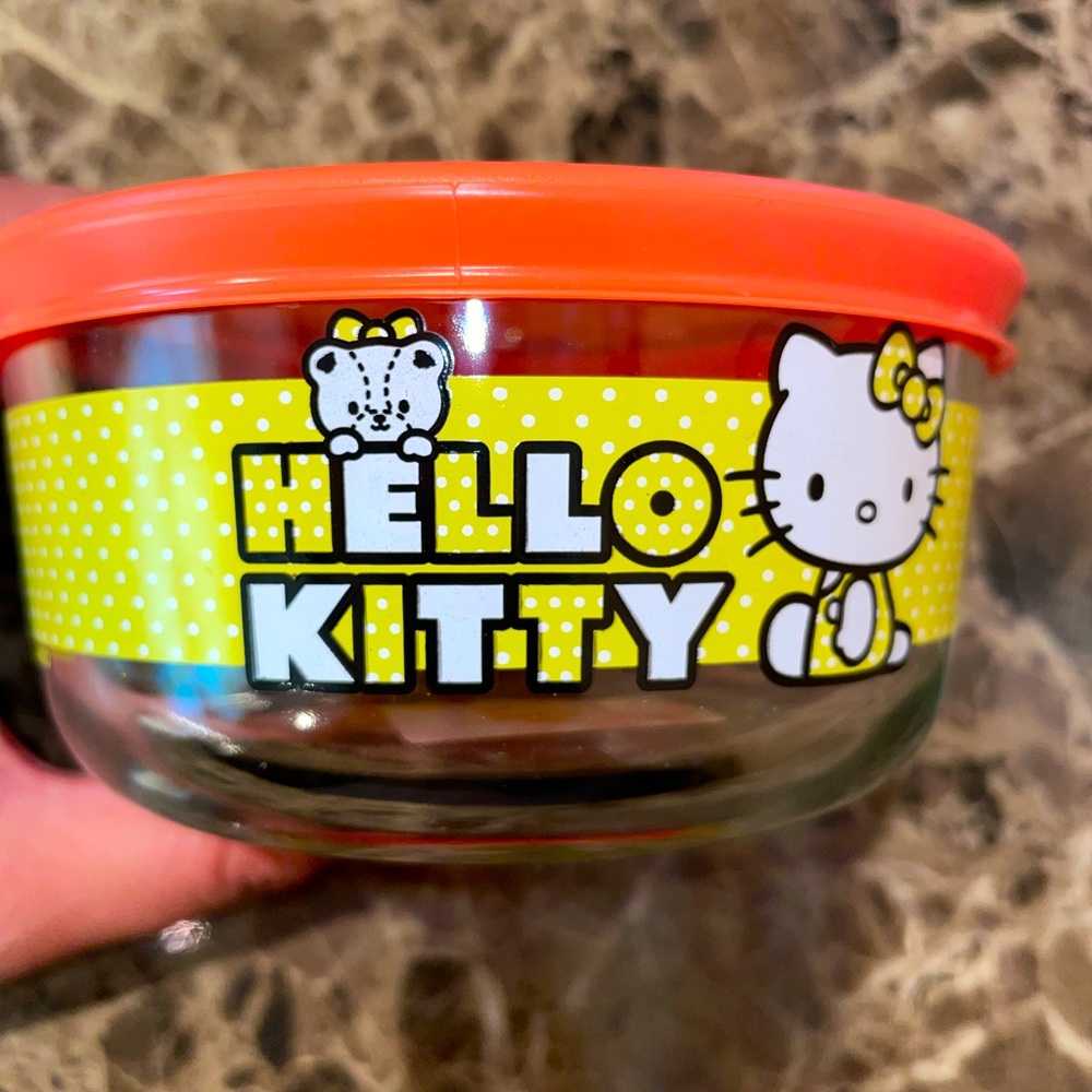 Pyrex Hello Kitty 2 Cup Glass Storage Container w/ Orange Airtight Lid, 2-Piece